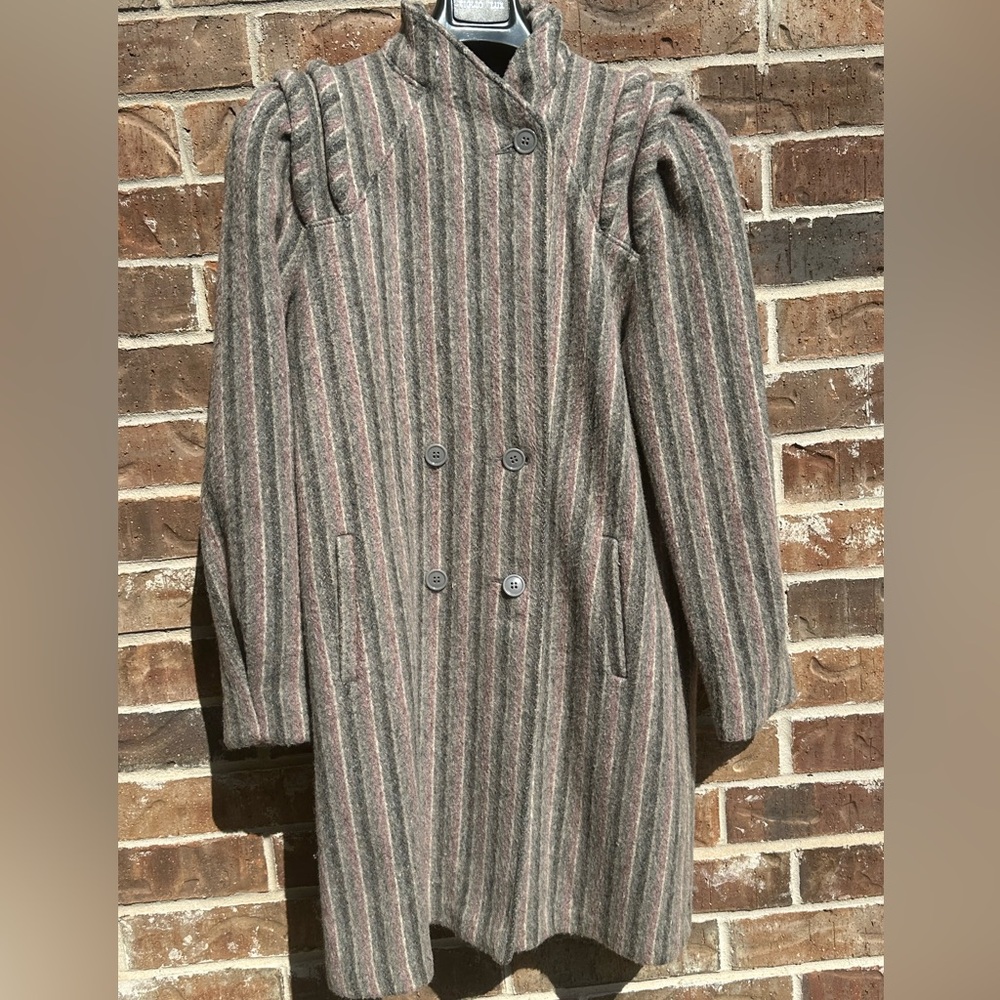 Styled by Betsy B Vintage wool coat 80’s Rolled shoulders great condition Sz 4-6